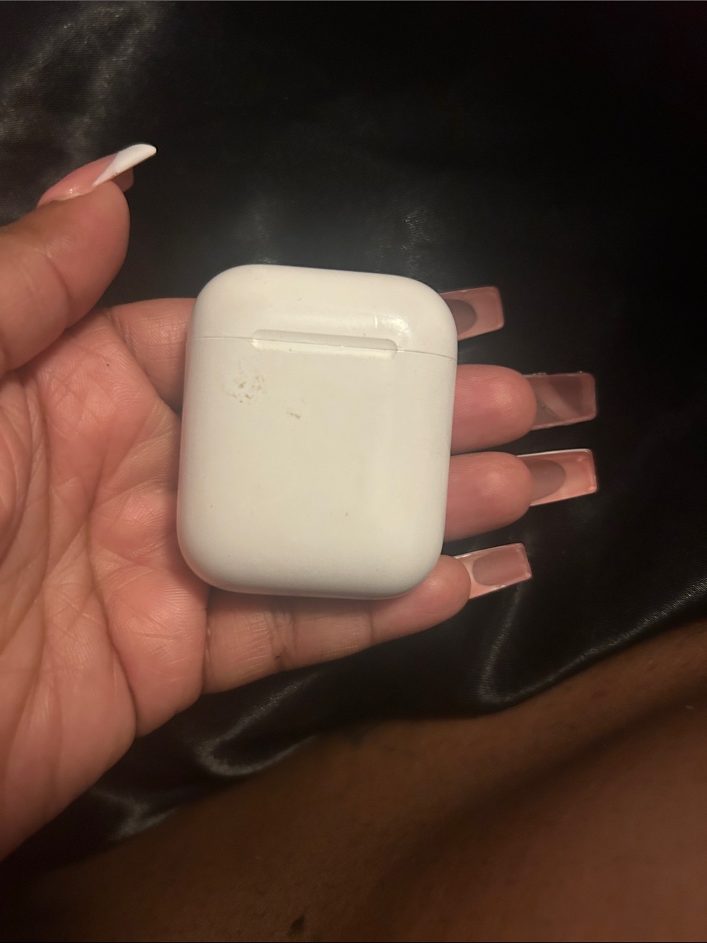 Apple White Wireless Earbuds Charging Case